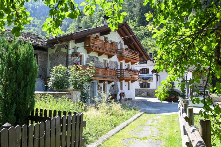 Hel lejlighed, 'Maison Elie' Apartment with Mountain View, Balcony and Wi-Fi in Vieyes, Comune di Aymavilles