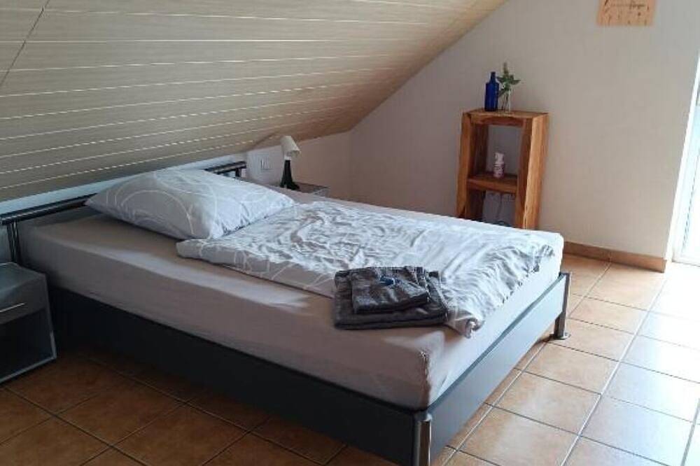 Entire apartment, Cozy Dg apartment in Kostheim in Mainz-Kostheim, Wiesbaden