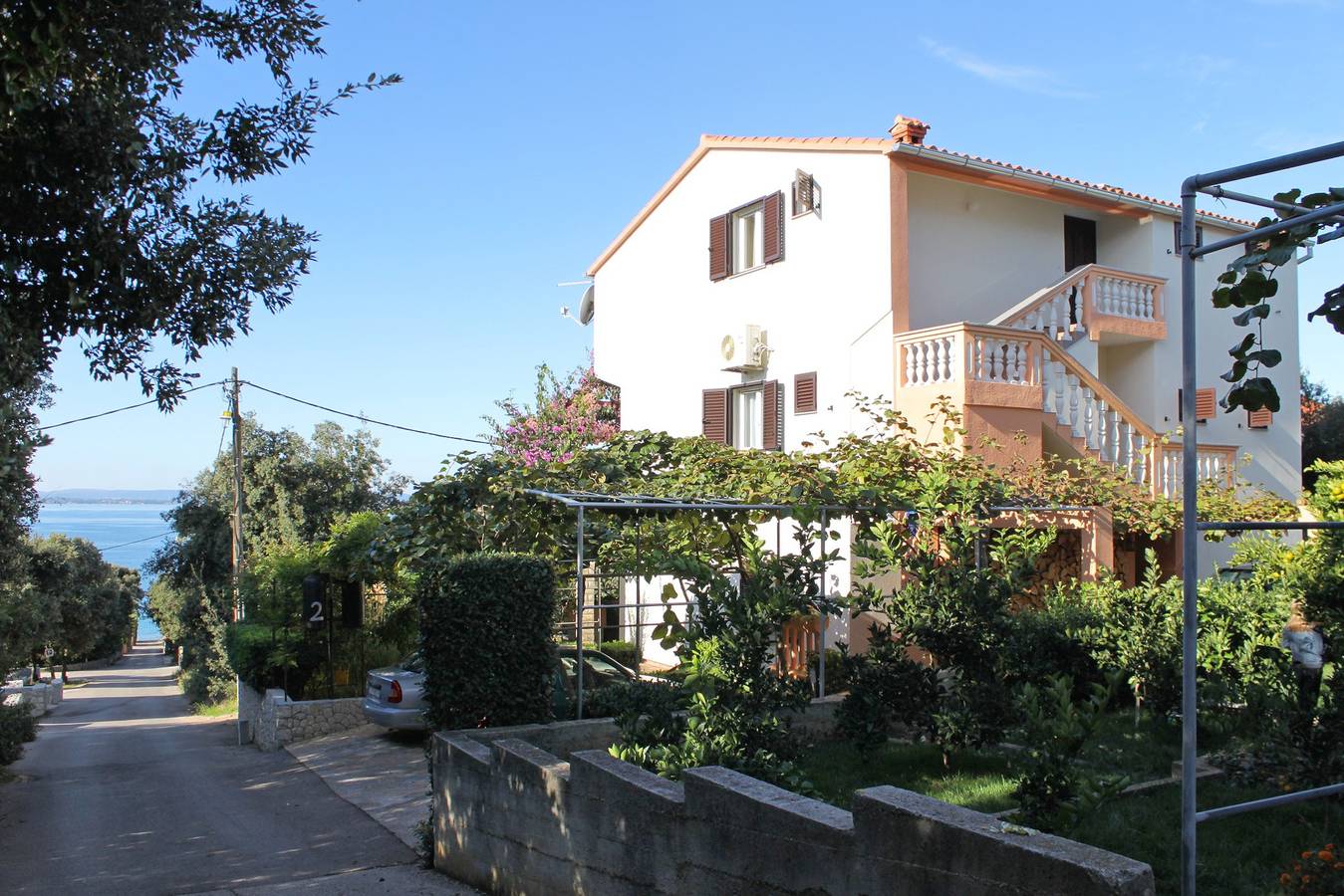 Ganze Wohnung, 1-Zimmer-Ferienwohnung mit Terrasse und Meerblick Kozino, Zadar A-5749-c in Strand Kožino, Zadar (Kommun)
