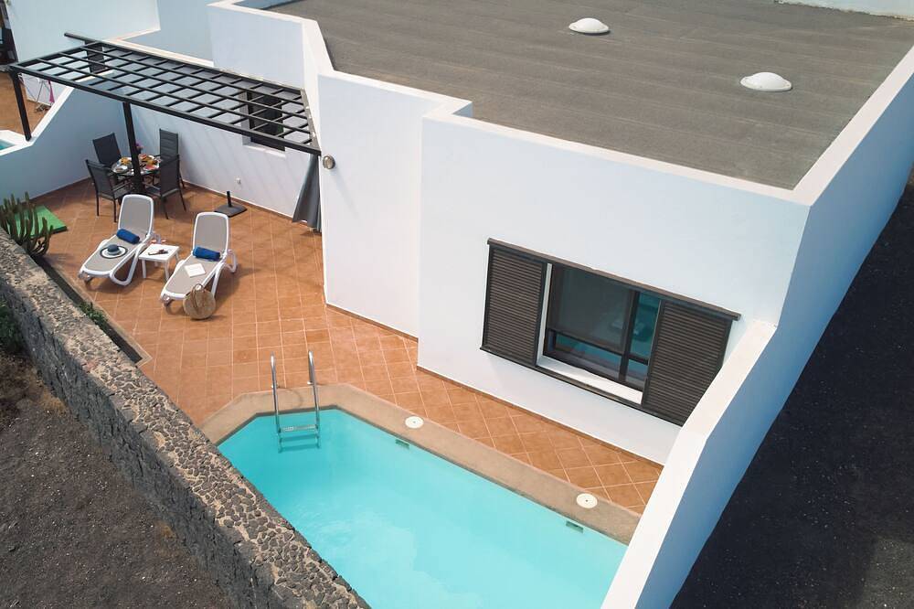 Bungalow Maria de Timanfaya Sea and Mountain views, Pool, High speed Wifi in Playa Blanca, Yaiza