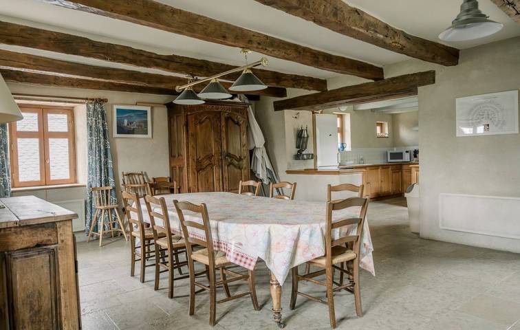 Gîte pour 8 personnes, avec piscine ainsi que jardin et terrasse dans L'Aubrac - 4