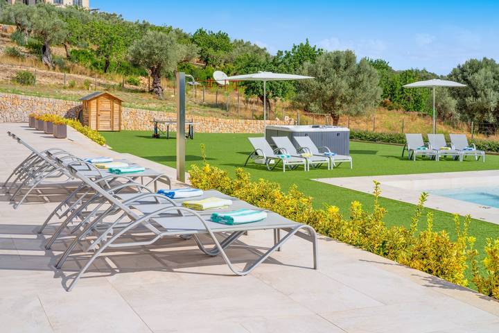 Chalet para 12 personas, con jardín además de jacuzzi y piscina para niños en Mallorca - 4