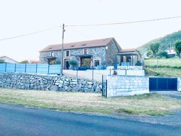 Location de vacances pour 4 personnes, avec vue et terrasse à Marmanhac