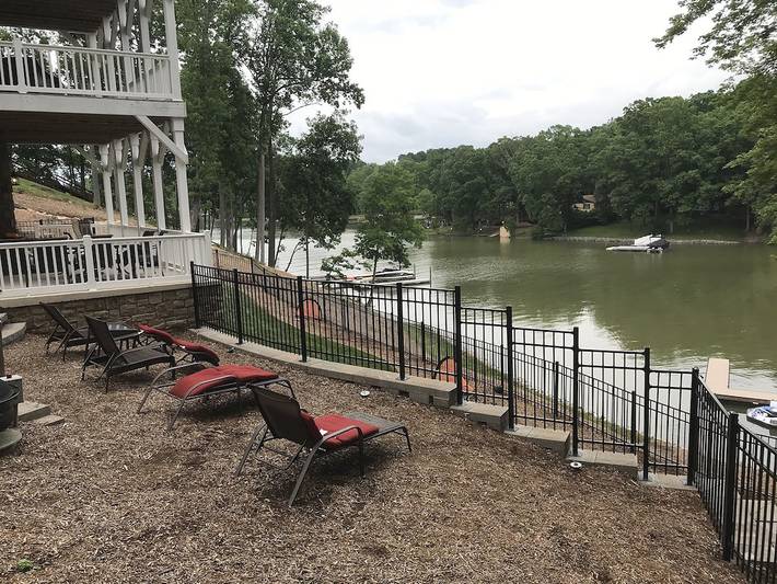 Vacation house for 18 people, with balcony in Lake Norman