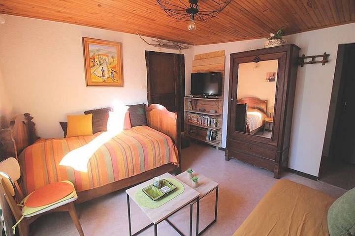 Ganze Wohnung, 70 m² große Unterkunft mit allem Komfort und Terrasse in einem Steinhaus in Avène, Lodève und Umgebung