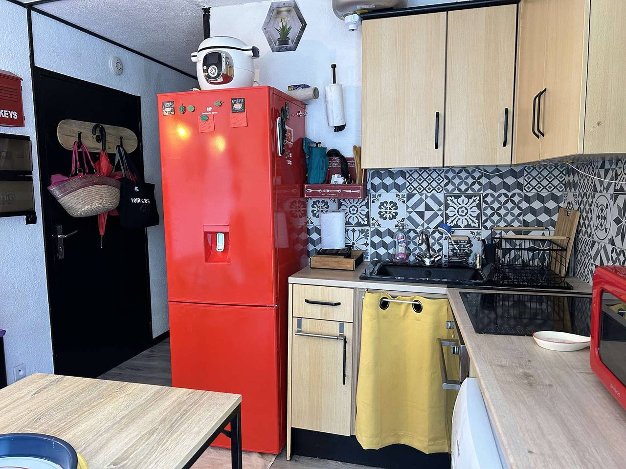 Ganze Wohnung, 2-Zimmer-Wohnung mit Balkon & Parkplatz - 800m Strand, Haustiere erlaubt in Saint Pierre la Mer, Fleury