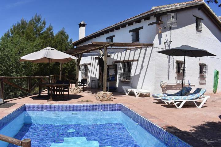 Casa de huéspuedes para 4 personas, con Terraza y Jacuzzi además de Jardín y Piscina en Colmenar