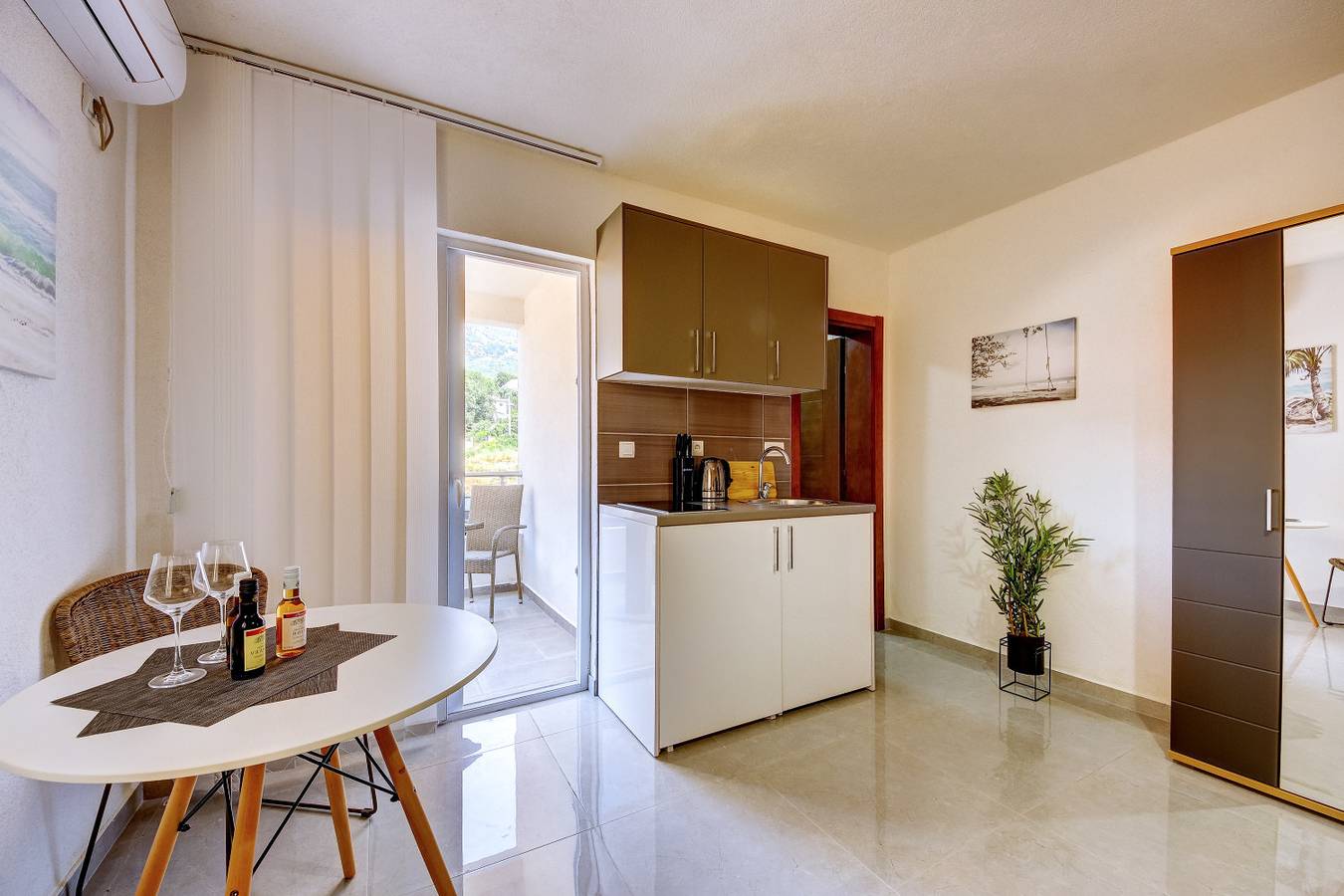 Ganze Ferienwohnung, Nike's Apartment in Dobra Voda, Montenegro