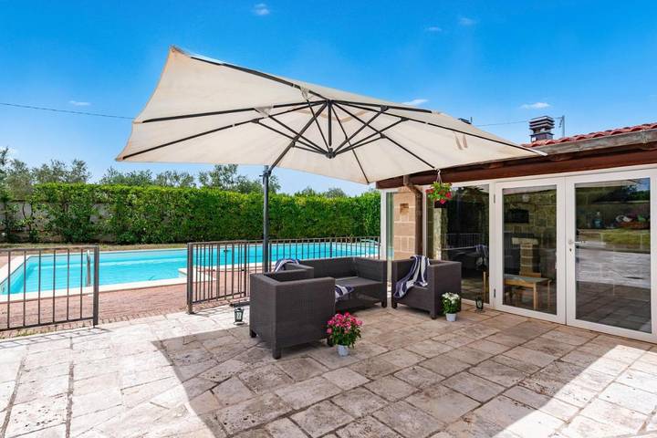 Location de vacances pour 7 personnes, avec piscine et jardin, adapté aux familles à Conversano - 3