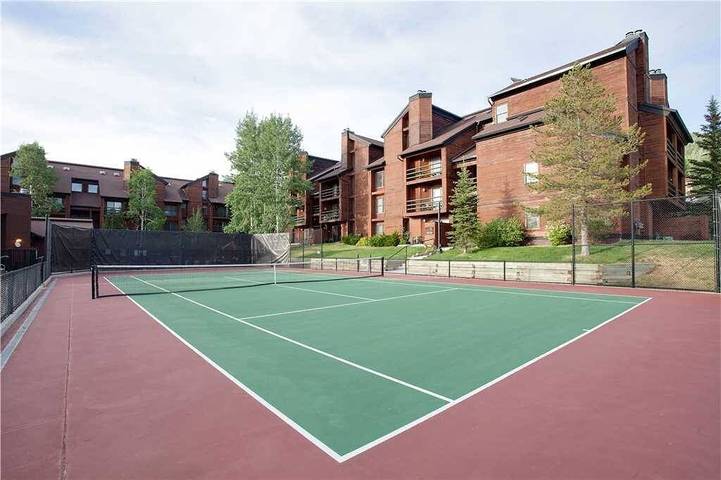 Vacation rental for 6 people, with hot tub and pool as well as balcony in Steamboat Springs