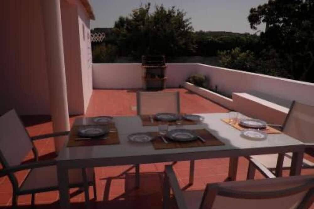 Kleine Villa mit 3 Schlafzimmer, 2 Badezimmer, Wi-Fi, Klimaanlage, Schwimmbad. muitos in Silves, Faro Distrikt