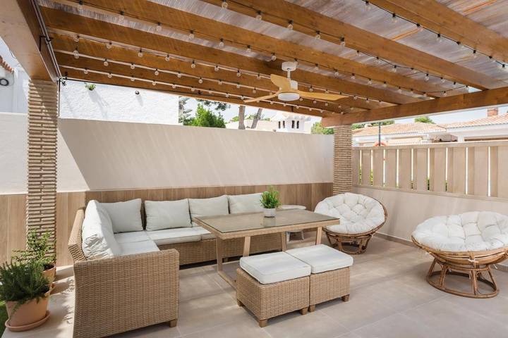 Villa voor 10 personen, with Balkon and Terras as well as Tuin and Zwembad in Gandia
