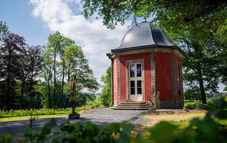 Location de vacances pour 2 personnes, avec Balcon et Terrasse ainsi que Jardin et Vue à Modave