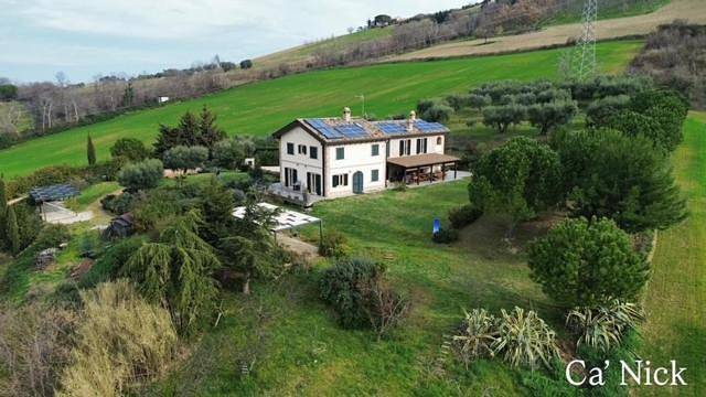 Agriturismo per 2 persone, con Terrazza e Giardino nonché Panorama a Fermo