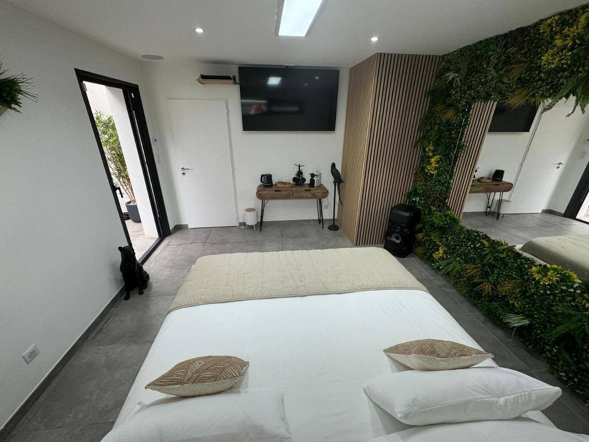 Suite Romantique Reve d Amazonie option espace Spa complet en supplément in Les Mages, Parc national des Cévennes