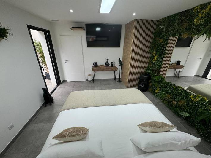 Location de vacances pour 2 personnes, avec piscine et jacuzzi ainsi que jardin et sauna à Les Mages - 4