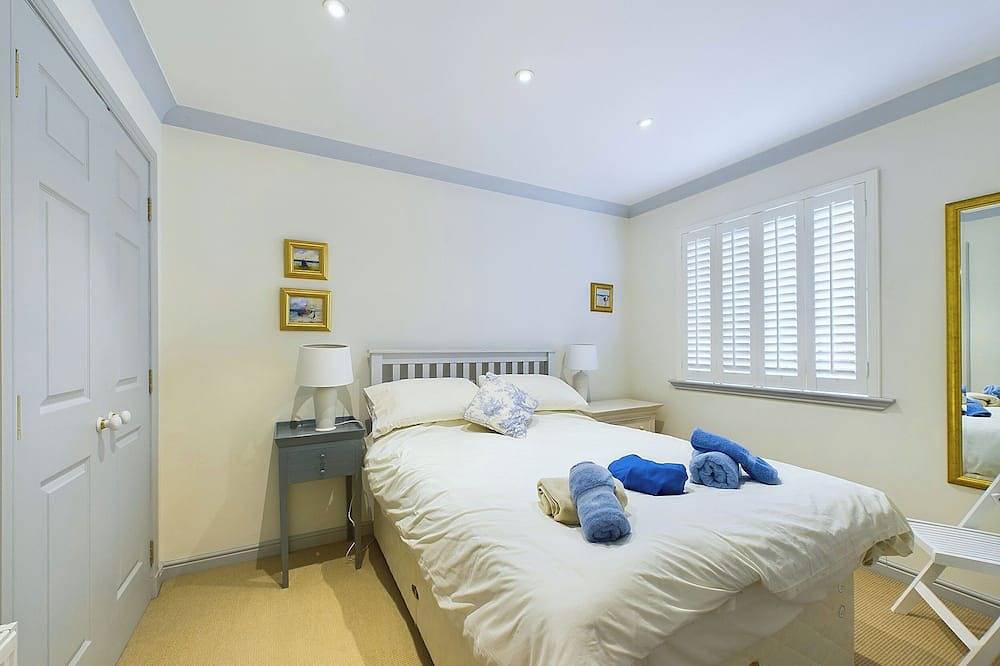 Rokeby, pet friendly, country holiday cottage in Bamburgh in Bamburgh, Northumberland