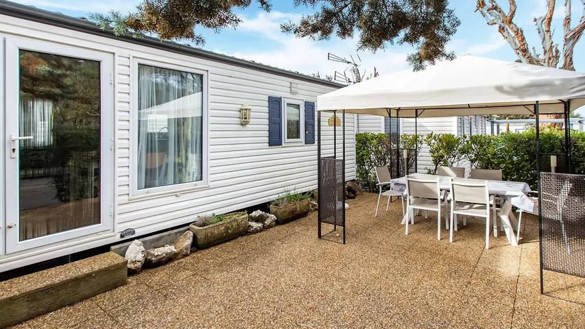 Camping car pour 7 personnes, avec jardin et piscine, animaux acceptés à La Londe-les-Maures