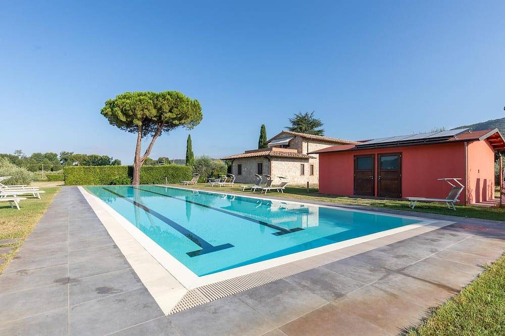 Beautiful home in Passignano sul T in Passignano sul Trasimeno, Lago Trasimeno