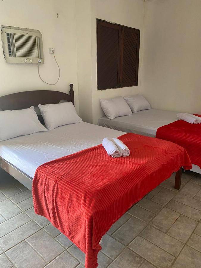 Casas e apartamentos de temporada para 9 pessoas, com vista e balcão e ainda piscina, adaptado a crianças em Barra de São Miguel