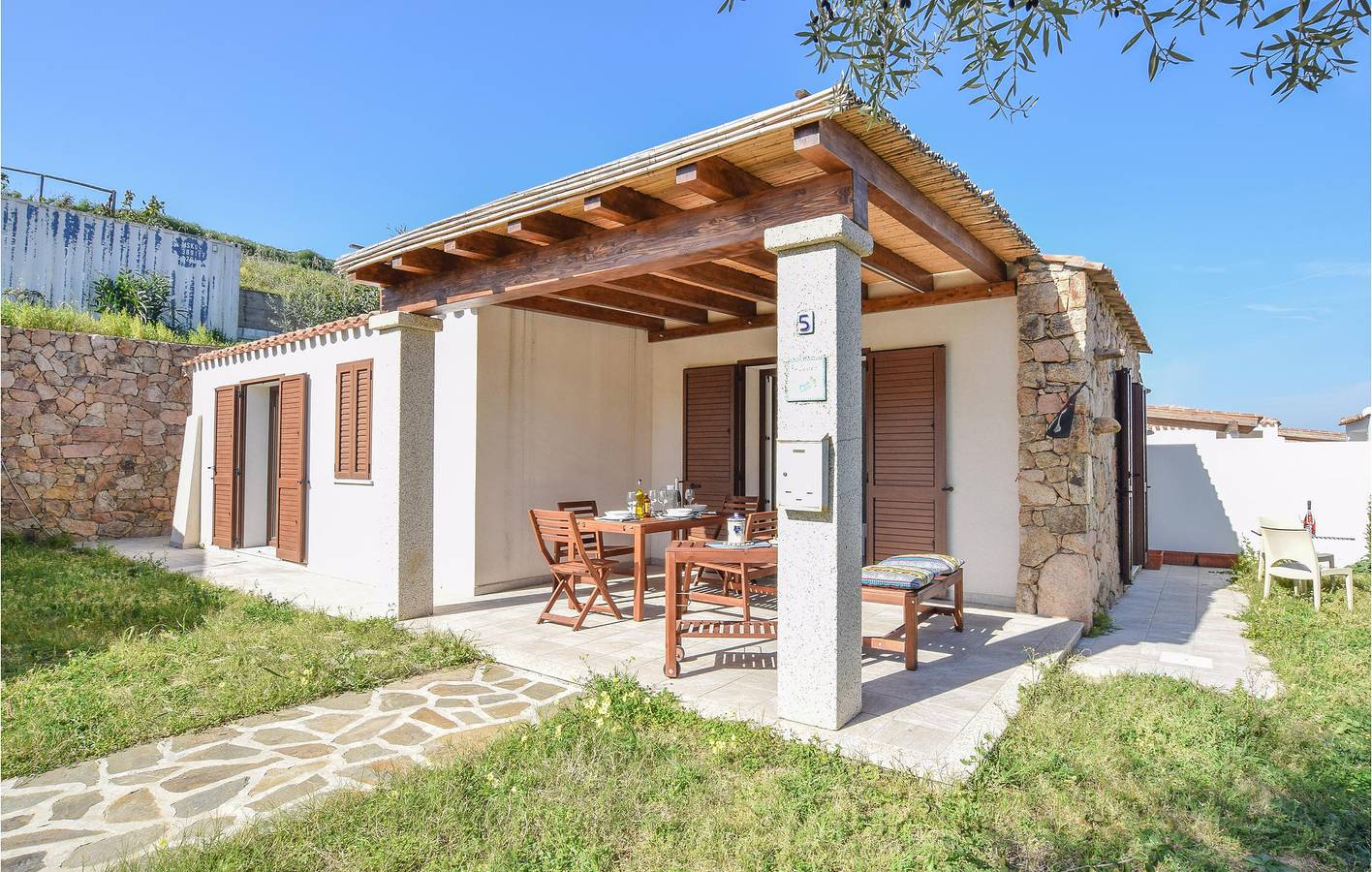 Apt mit Meerblick, AC, Parkplatz und Küche in Baia Sant'Anna, Olbia-Tempio