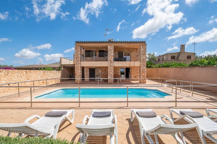 Ferienhaus für 4 Personen, mit Balkon und Garten