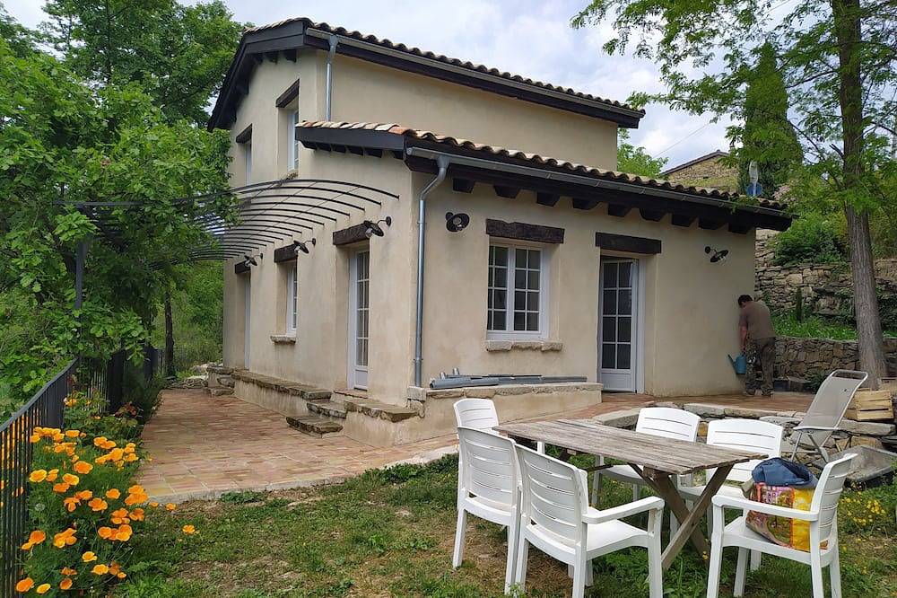 Gîte de charme avec piscine sud Ardèche L'Oustal in Vesseaux, Parc naturel régional des Monts d'Ardèche