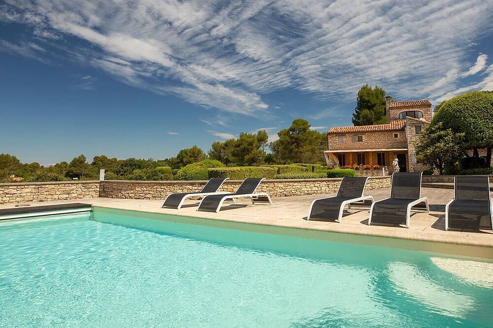 Traditionelles Steinhaus mit Pool und Garten zwischen Lacoste und Menerbes in Ménerbes, Regionaler Naturpark Luberon