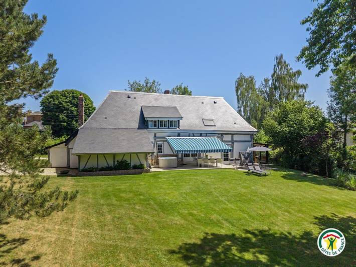 Gîte pour 10 personnes, avec Terrasse et Jardin
