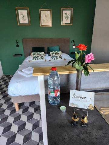 Gîte pour 4 personnes, avec jacuzzi et piscine ainsi que terrasse et jardin, animaux acceptés à Savigné