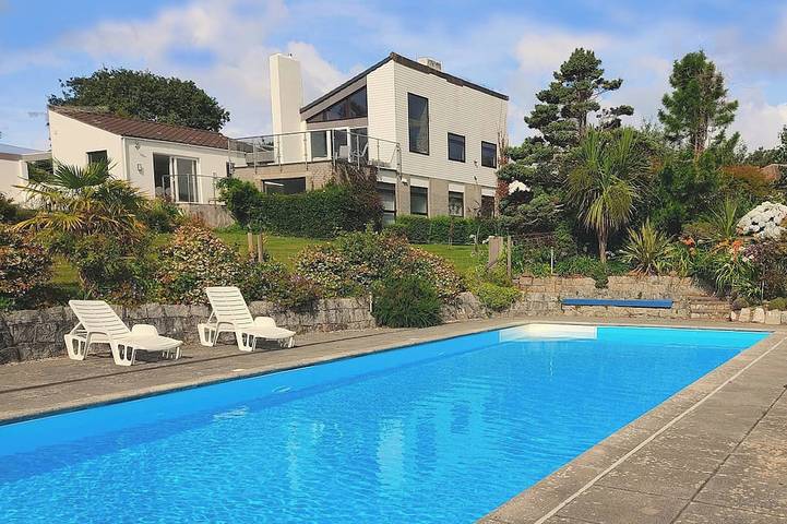 Holiday rental for 10 people, with garden and terrace in St Austell