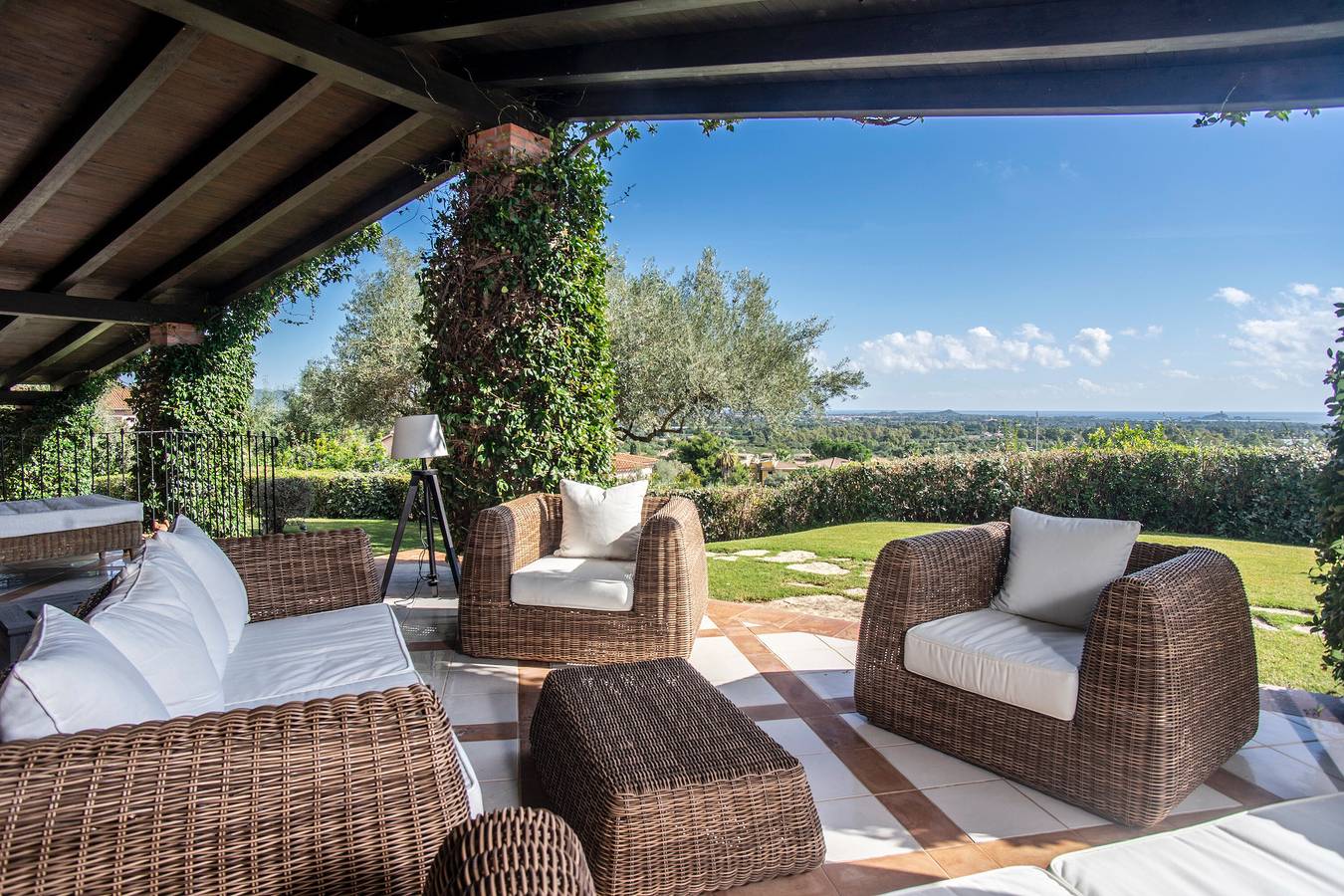 Villa 'Jasmine' with Sea View, Wi-Fi and Air Conditioning in Is Molas, Pula region