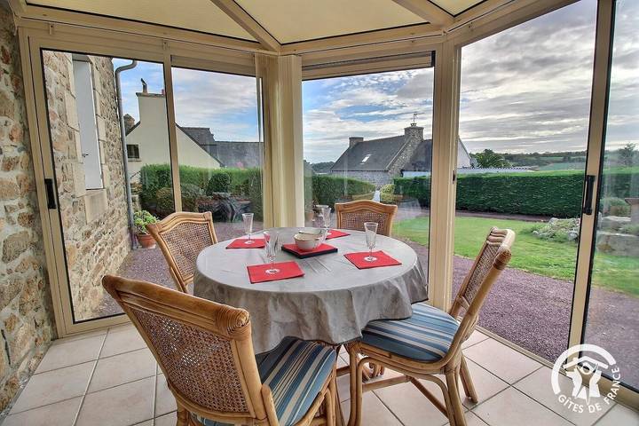 Gîte pour 6 personnes, avec jardin à Lanmodez - 4