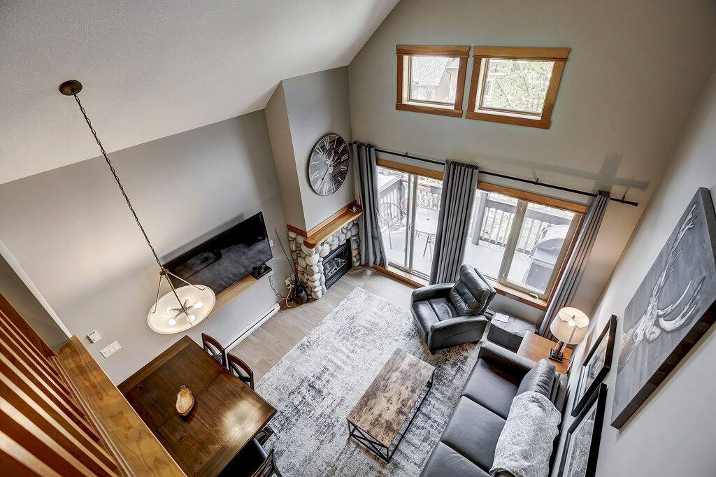 Ganze Wohnung, Geräumiger Familienurlaub - Blick auf die Berge, kurzer Fußweg zum Main-St. in Canmore, Banff-Nationalpark