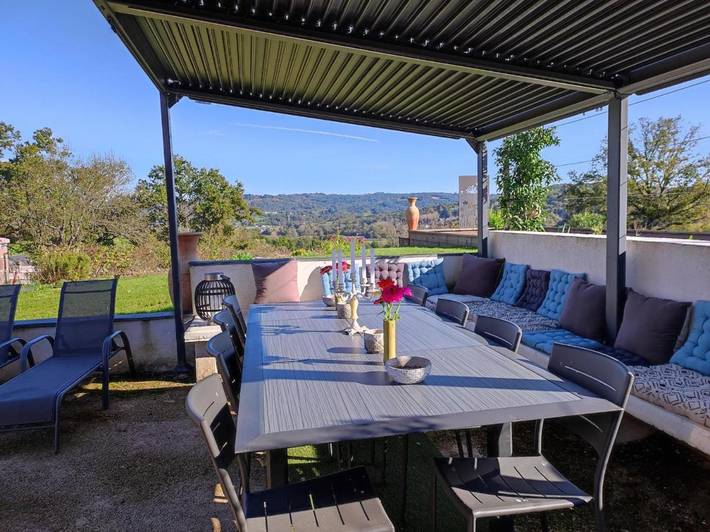 Location de vacances pour 8 personnes, avec terrasse ainsi que jacuzzi et jardin à Ussac - 3