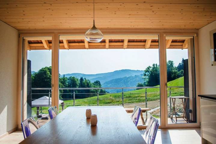 Gîte pour 2 personnes, avec Terrasse ainsi que Jardin et Vue dans Saint-Ursanne