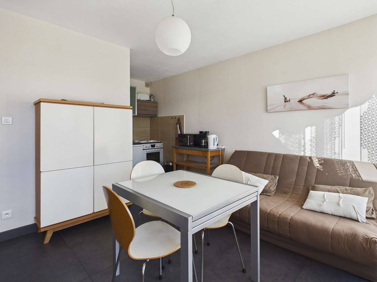 Entire apartment, Charming 2-Room Apartment, Terrace & Parking, 4 Guests – Marseillan in Marseillan, Côte d'Améthyste