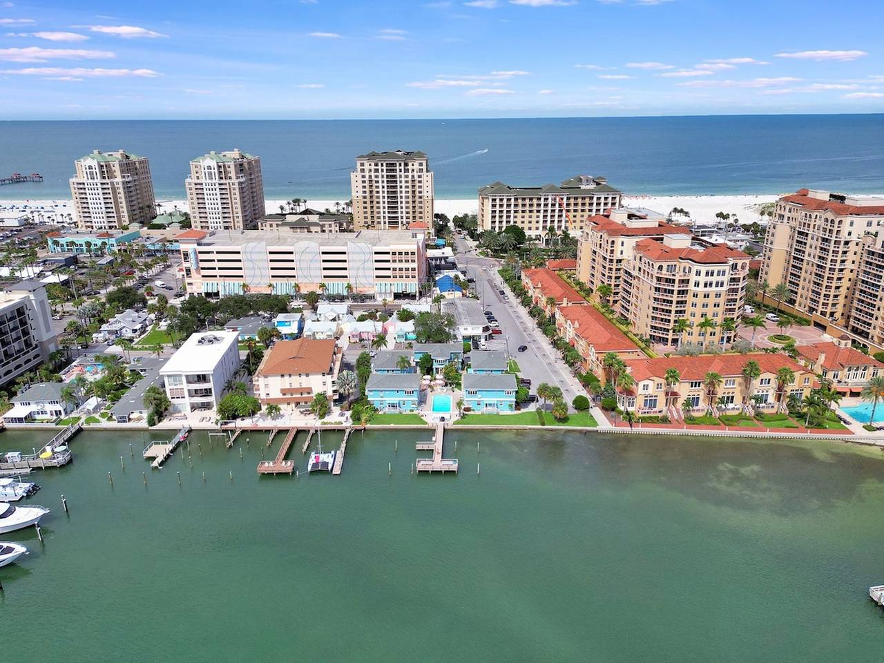 Entire studio, Beach 2 blocks away Heated Pool Waterview Suite in Clearwater Beach, Clearwater
