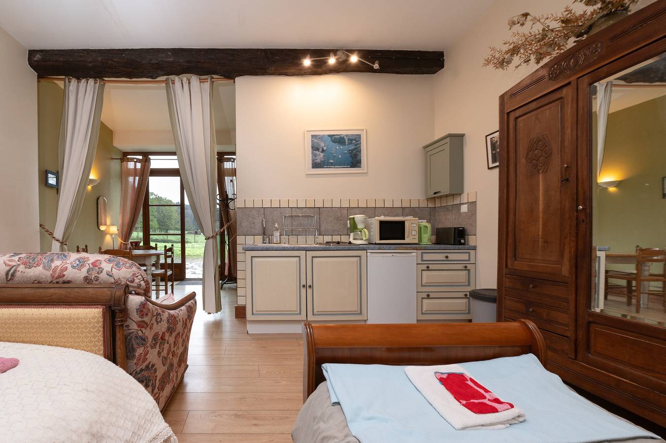 Maison de vacances « Le Crévy - La Calèche - 3 Pers » avec terrasse privée, jardin et Wi-Fi in La Chapelle-Caro, Région de Vannes