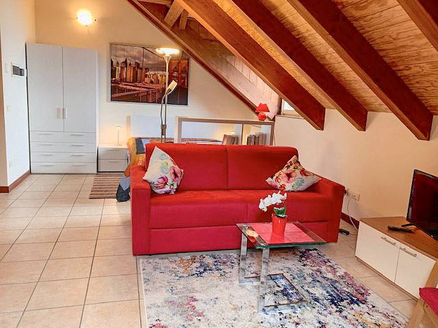 Gîte pour 2 personnes, avec piscine ainsi que vue sur le lac et jardin, animaux acceptés dans Baveno - 2
