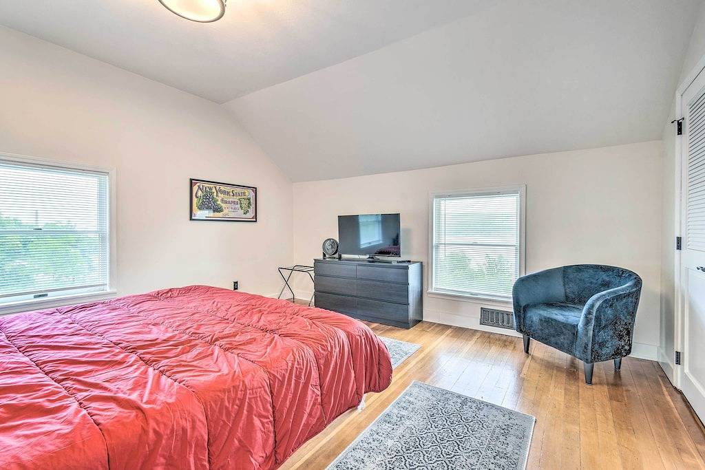 Watkins Glen Lakeview Cottage w/ Waterfall! in Seneca Lake