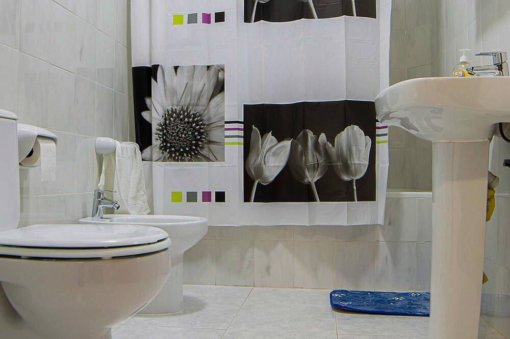 Apartamento entero, Agradable alojamiento en el centro de Baza, cerca de servicios in Baza, Geoparque de Granada