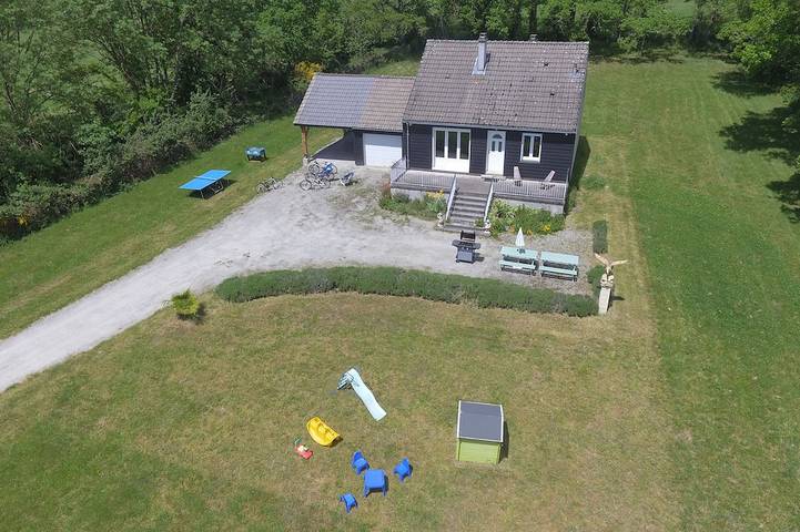 Location de vacances pour 4 personnes, avec terrasse à Landogne