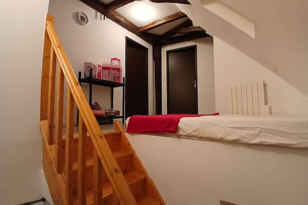 Entire apartment, Charming T4 duplex in the heart of the village in Saint-Geniez-d'Olt-et-d'Aubrac, Massif Central