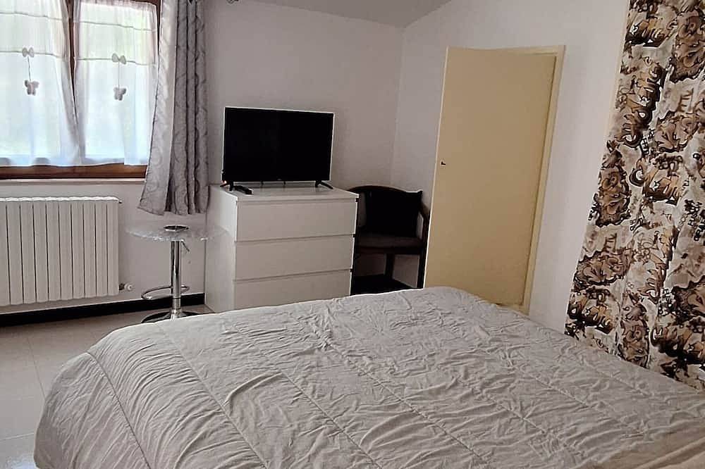 Entire apartment, Romantic retreat for couples with views of Ascoli 10 minutes from historic center in Ascoli Piceno, Monti Sibillini National Park