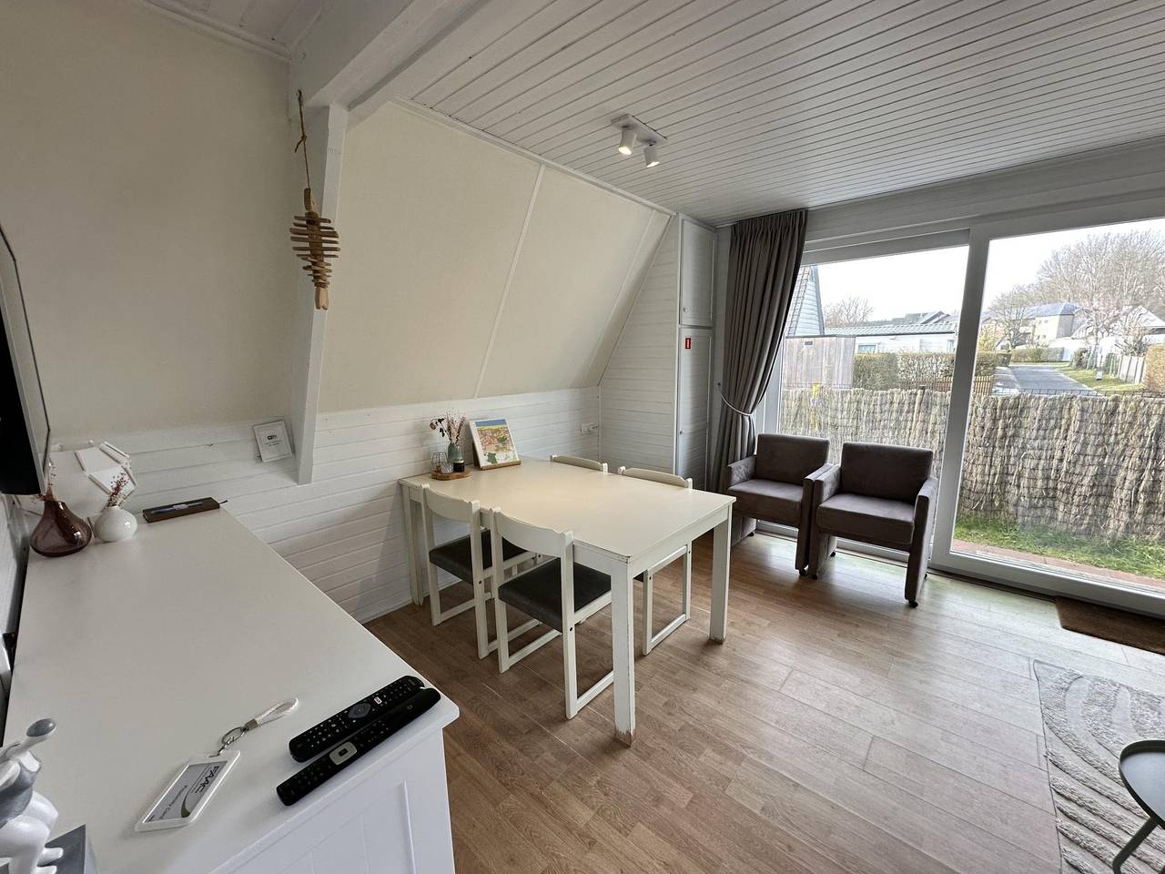 Eenvoudig chalet met gemeenschappelijk zwembad in Oostduinkerke, Koksijde