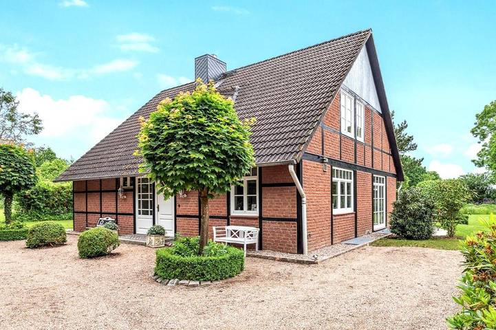Ferienhaus für 10 Personen, mit Terrasse und Garten sowie Pool und Sauna