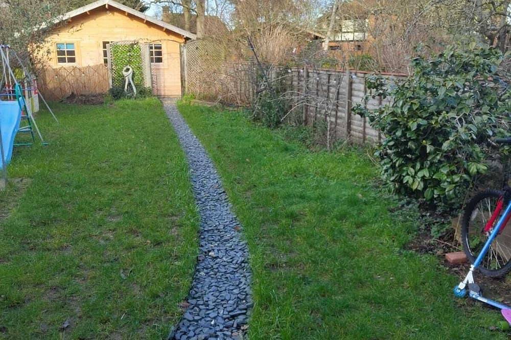 A Cosy cabin retreat - 5 mins away from Windsor and 10 mins from Legoland. in Berkshire