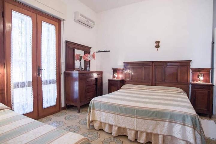 Villa con 2 appartamenti spaziosi per 2 x 7 persone e piscina vicino a Pisa e al mare in Fauglia, Riviera Toscana