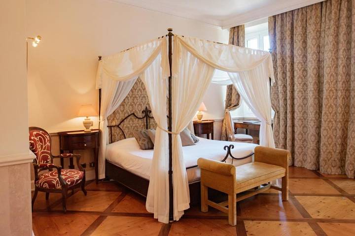 Hôtel pour 2 personnes, avec jardin ainsi que piscine et vue, animaux acceptés dans Office De Tourisme Challes Les Eaux - 3